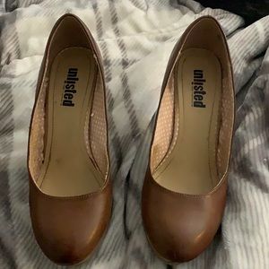 Size 7 medium Unlisted tan 4 inch heels